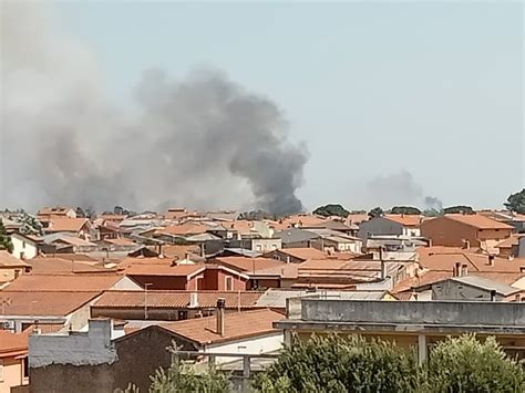 incendio san gavino|Vasto incendio a San Gavino, le immagini dello spegnimento